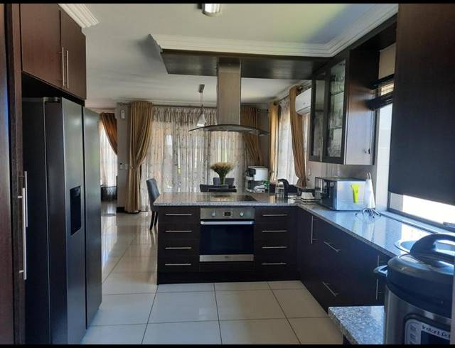 3 BEDROOM TOWNHOUSE FOR SALE IN VANDERBIJLPARK SW 5